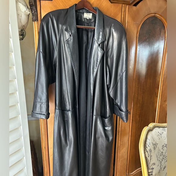 Leather vintage Maxima long coat sz L soft leather